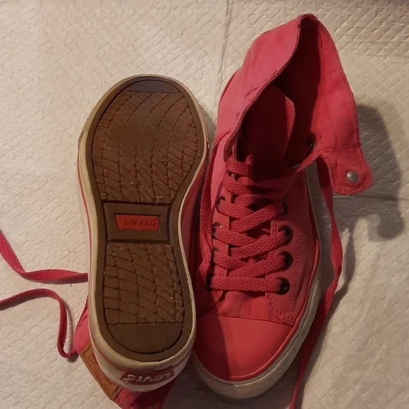 Levis Pink Hightop Sneakers 👟 - Picture 3 of 6